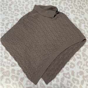 Eight Eight Eight Poncho‎
